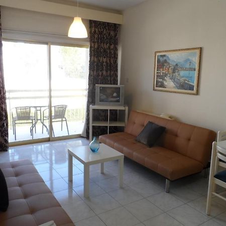 Geotanya Apartments Лимасол Стая снимка