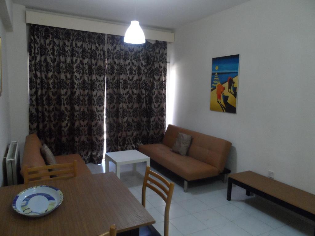 Geotanya Apartments Лимасол Стая снимка